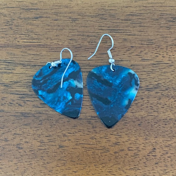 “Fender” Guitar Pick Earrings - Picture 2 of 3